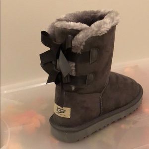 Bailey Button Uggs grey bow detail on back